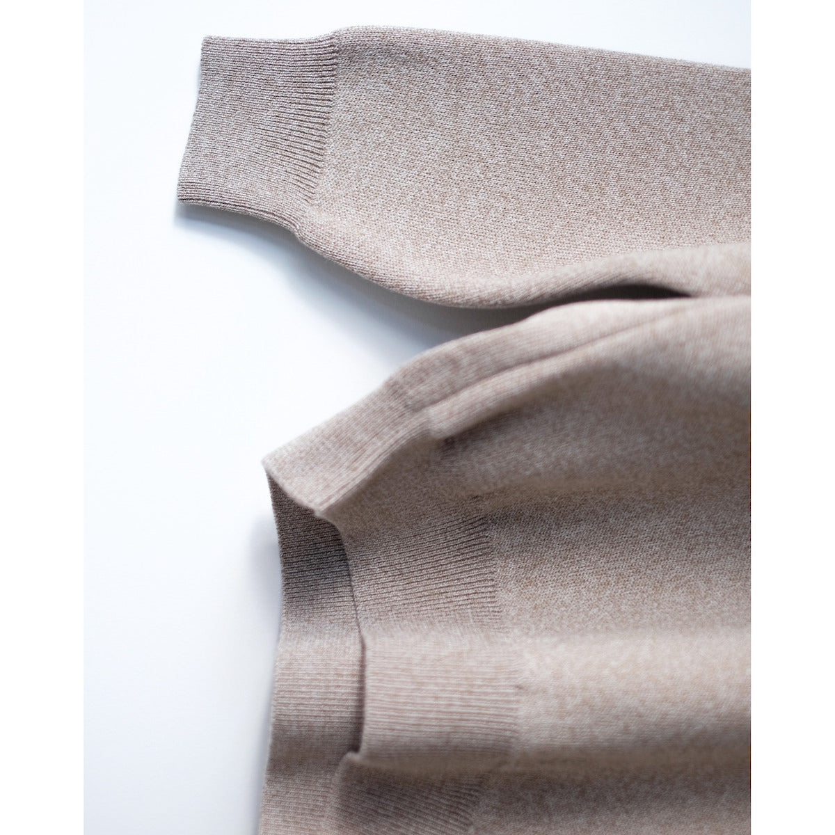 BATONER / Solid Wool Smooth Crew Neck / IVORY x BEIGE