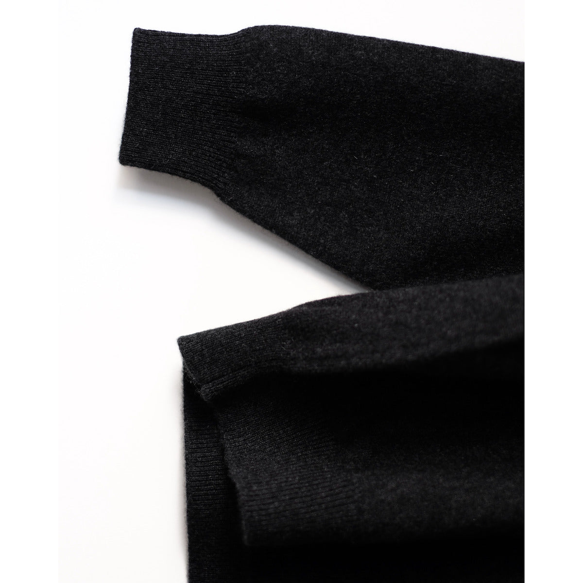 BATONER / Innocent Cashmere Crew Neck / MELANGE BLACK