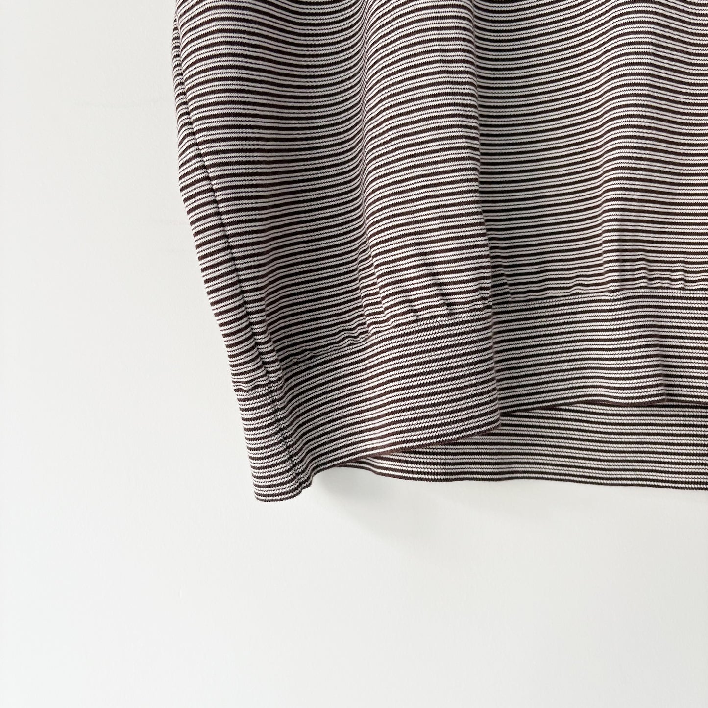 BATONER / Browsing Henley Neck T-Shirt / BROWN x IVORY
