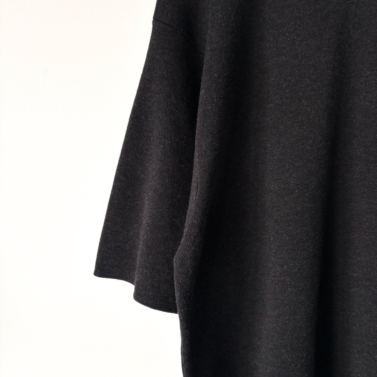 BATONER / 32G Smooth Knit T-Shirt / MELANGE BLACK