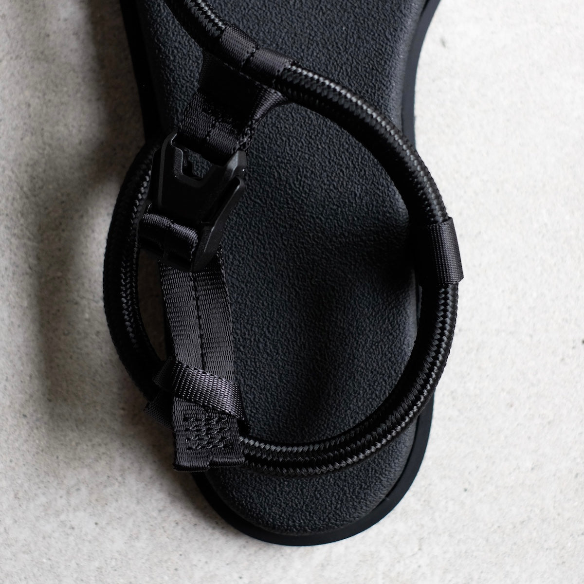 AM / String Sandals
