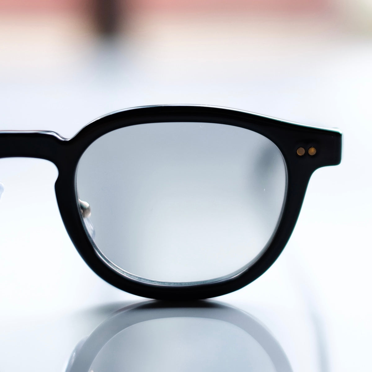 ciqi / Beck Sunglasses / Black x Light Gray Lenses