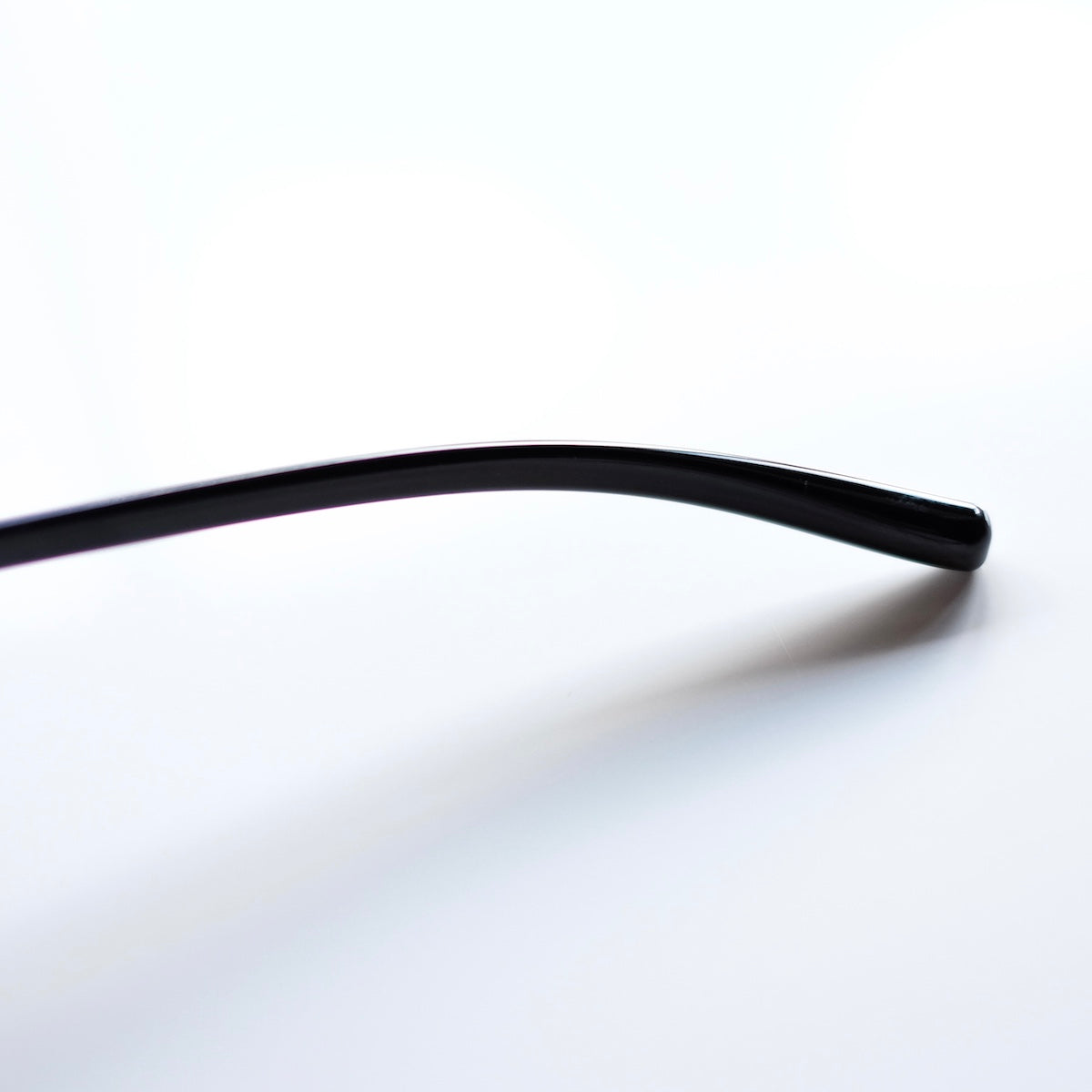 ciqi / Damon Sunglasses / Black x Light Gray Lenses