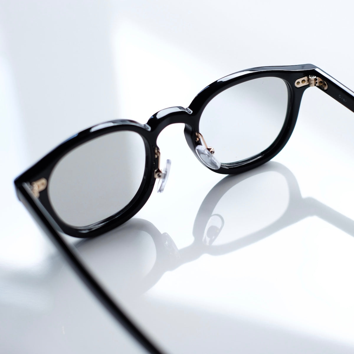 ciqi / Beck Sunglasses / Black x Light Gray Lenses
