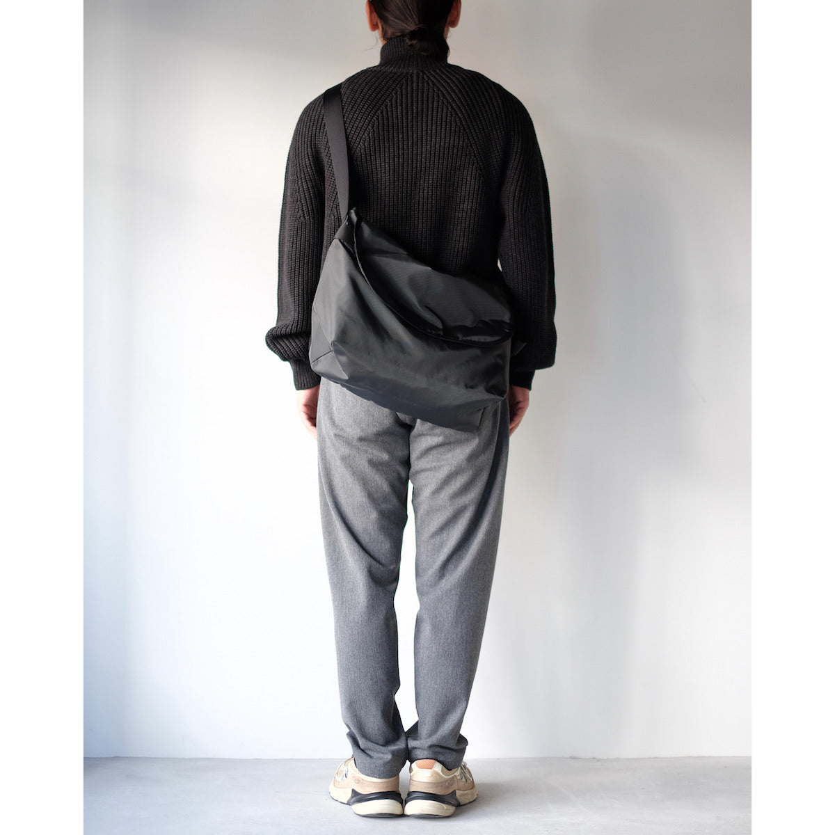 KaILI / Lazy Messenger Bag / CHARCOAL