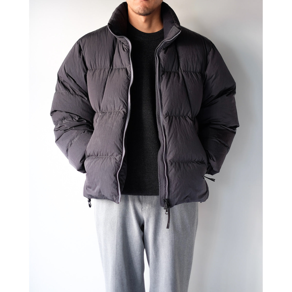 BATONER / Solid Wool Smooth Crew Neck / CHARCOAL