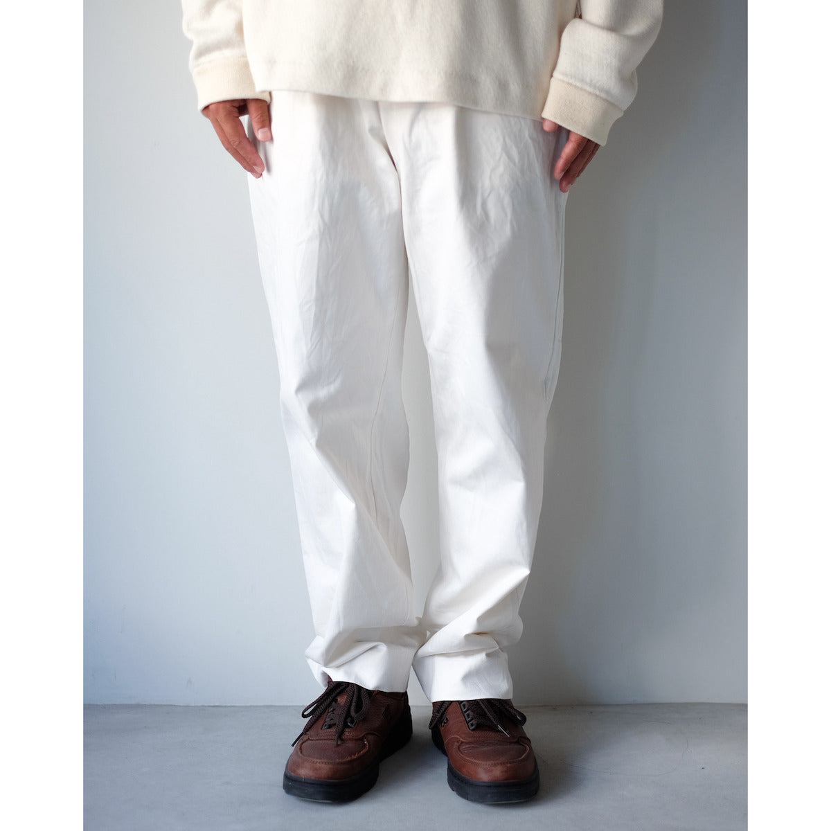 YAECA / Tuck Tapered Chino / WHITE