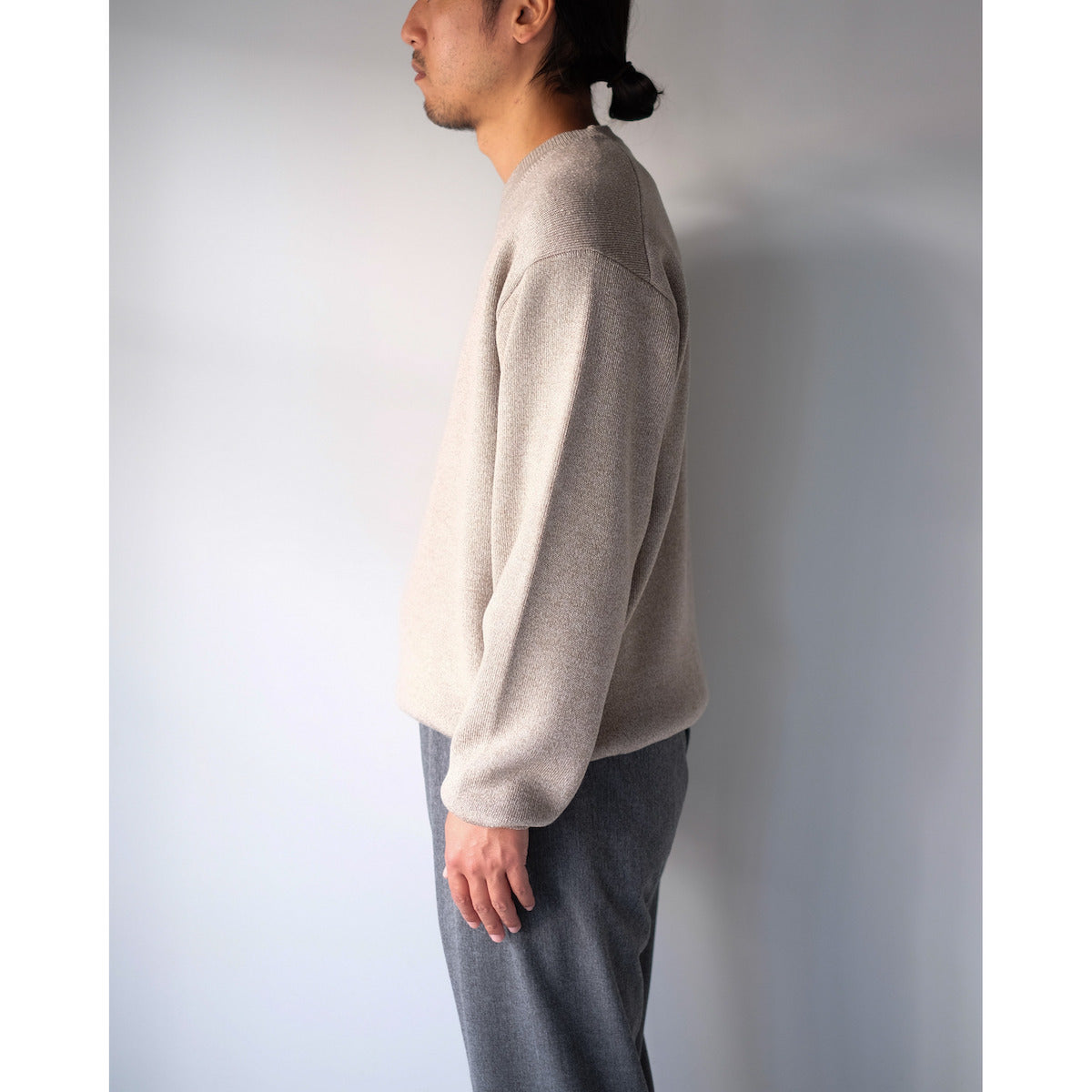 BATONER / Solid Wool Smooth Crew Neck / IVORY x BEIGE