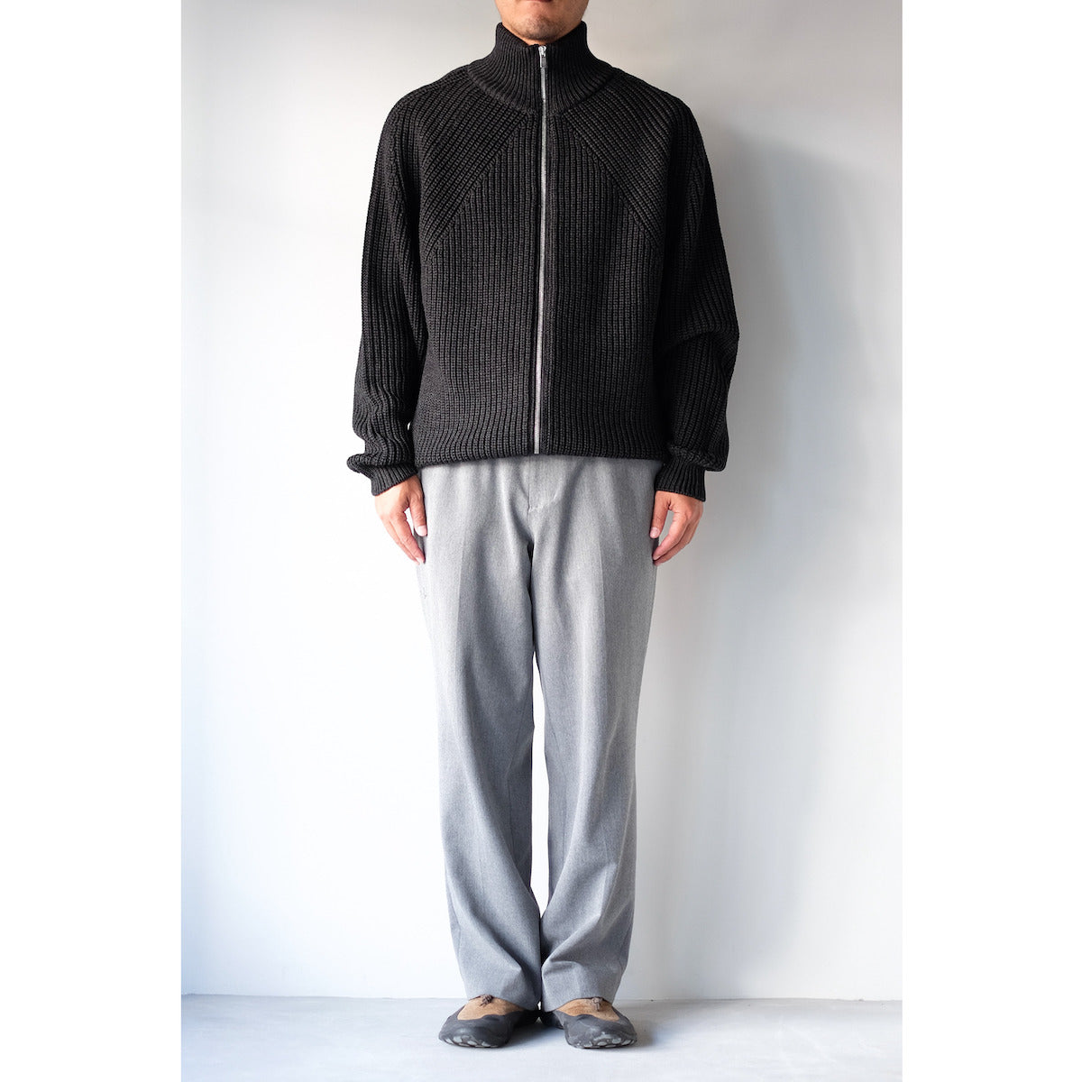 BATONER / Signature Drivers Knit / CHARCOAL