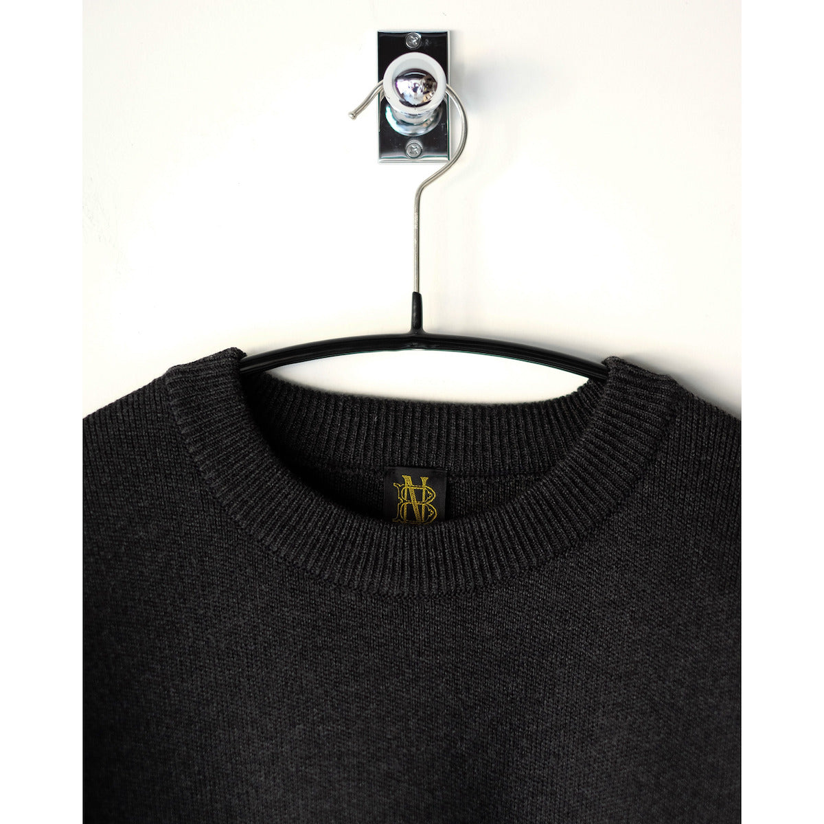 BATONER / Solid Wool Smooth Crew Neck / CHARCOAL