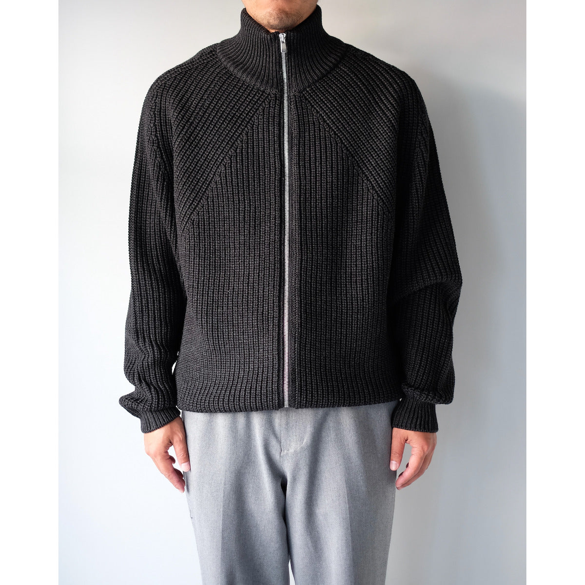 BATONER / Signature Drivers Knit / CHARCOAL