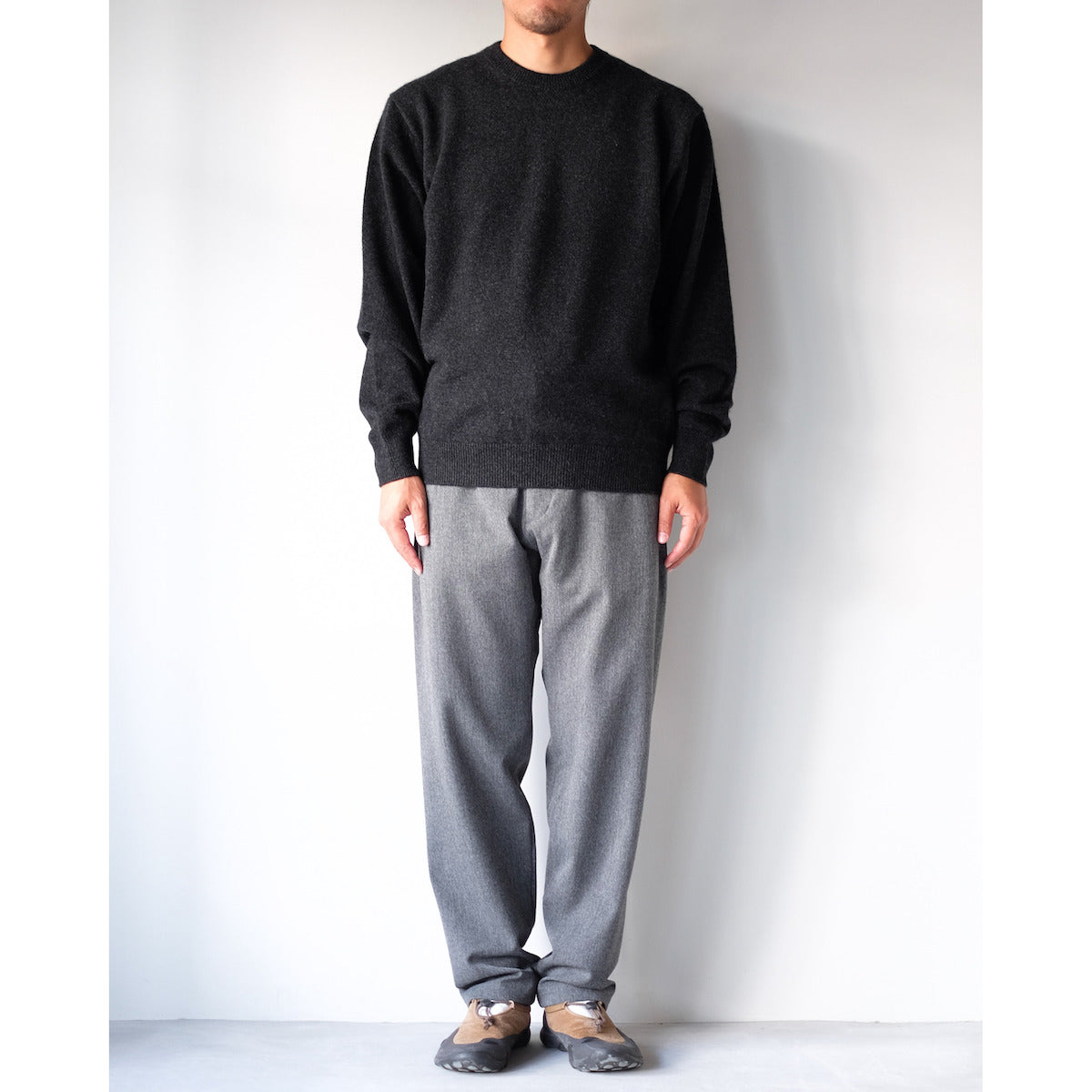BATONER / Innocent Cashmere Crew Neck / MELANGE BLACK