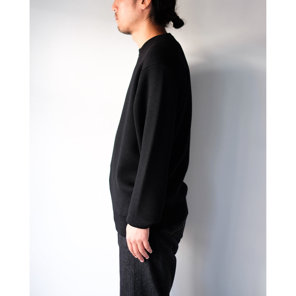 BATONER / Solid Wool Smooth Crew Neck / BLACK