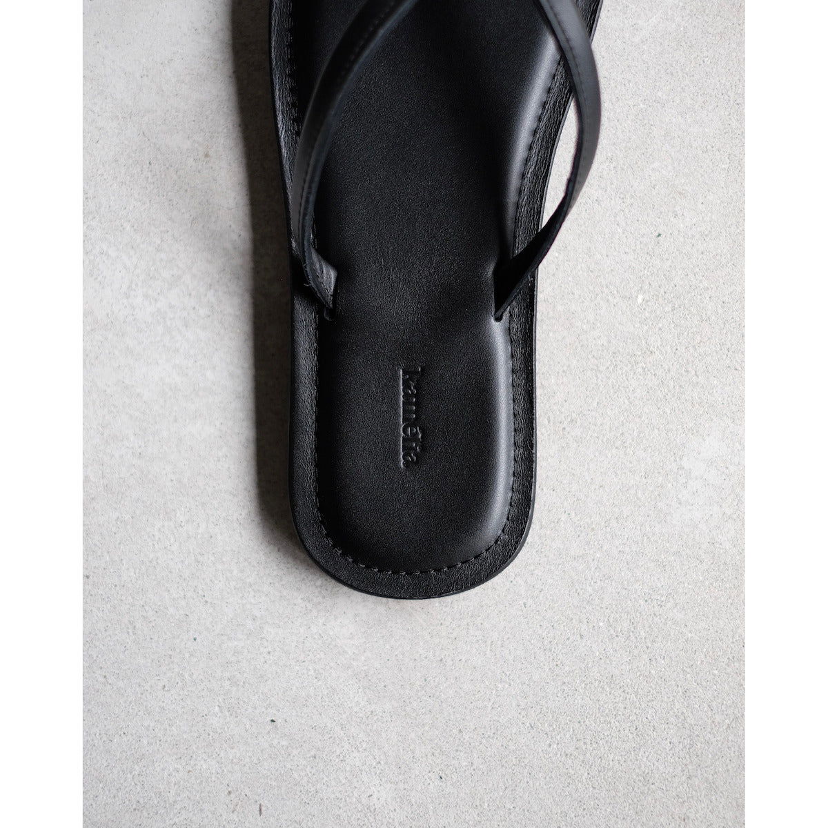 kamelia / Leather Beach Sandal / BLACK