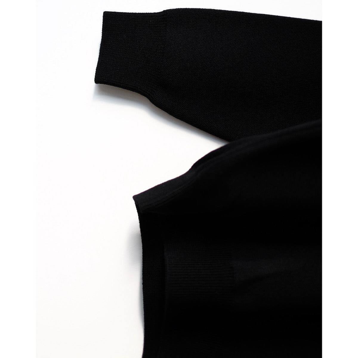 BATONER / Solid Wool Smooth Crew Neck / BLACK