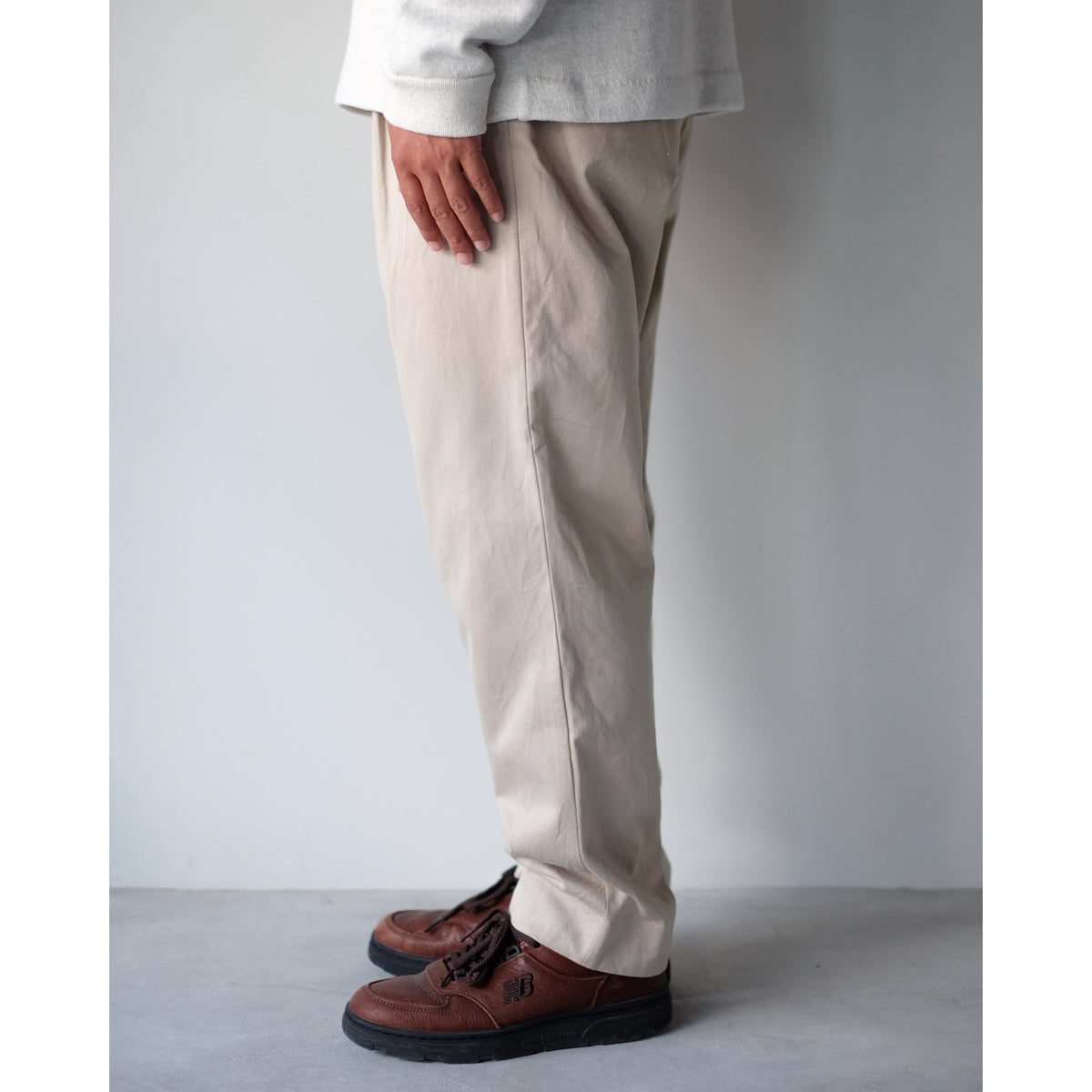 YAECA / Tuck Tapered Chino / BEIGE