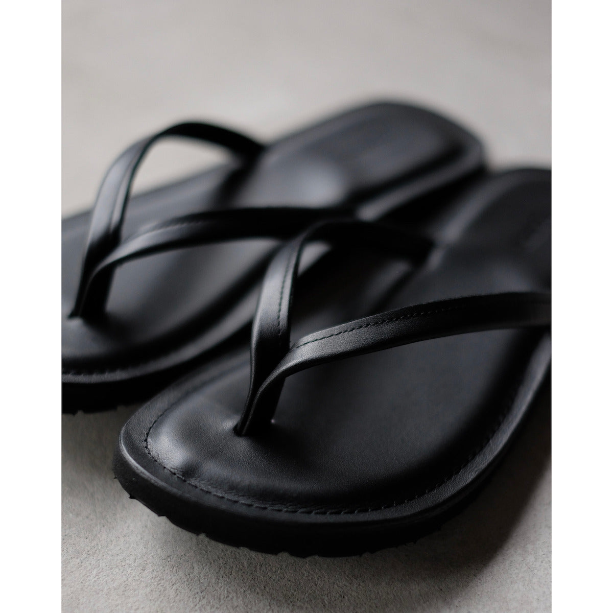kamelia / Leather Beach Sandal / BLACK