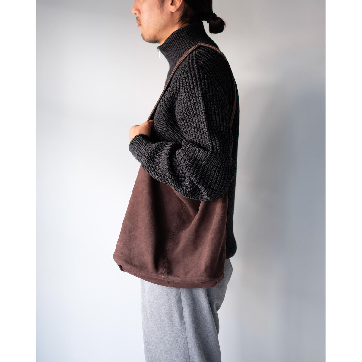 morphee / Cylinder M / Oiled Suede Dark Choco