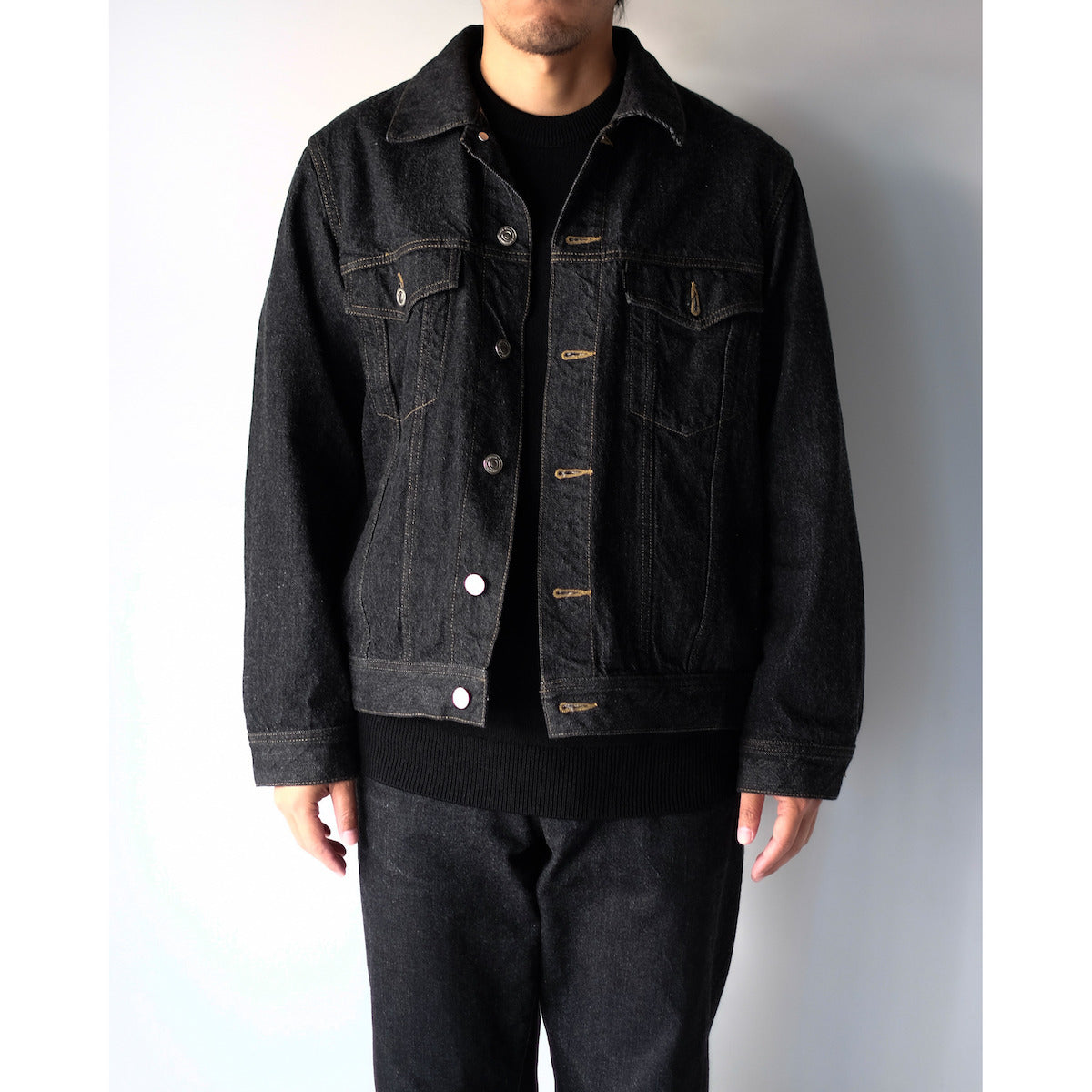 BATONER / Solid Wool Smooth Crew Neck / BLACK