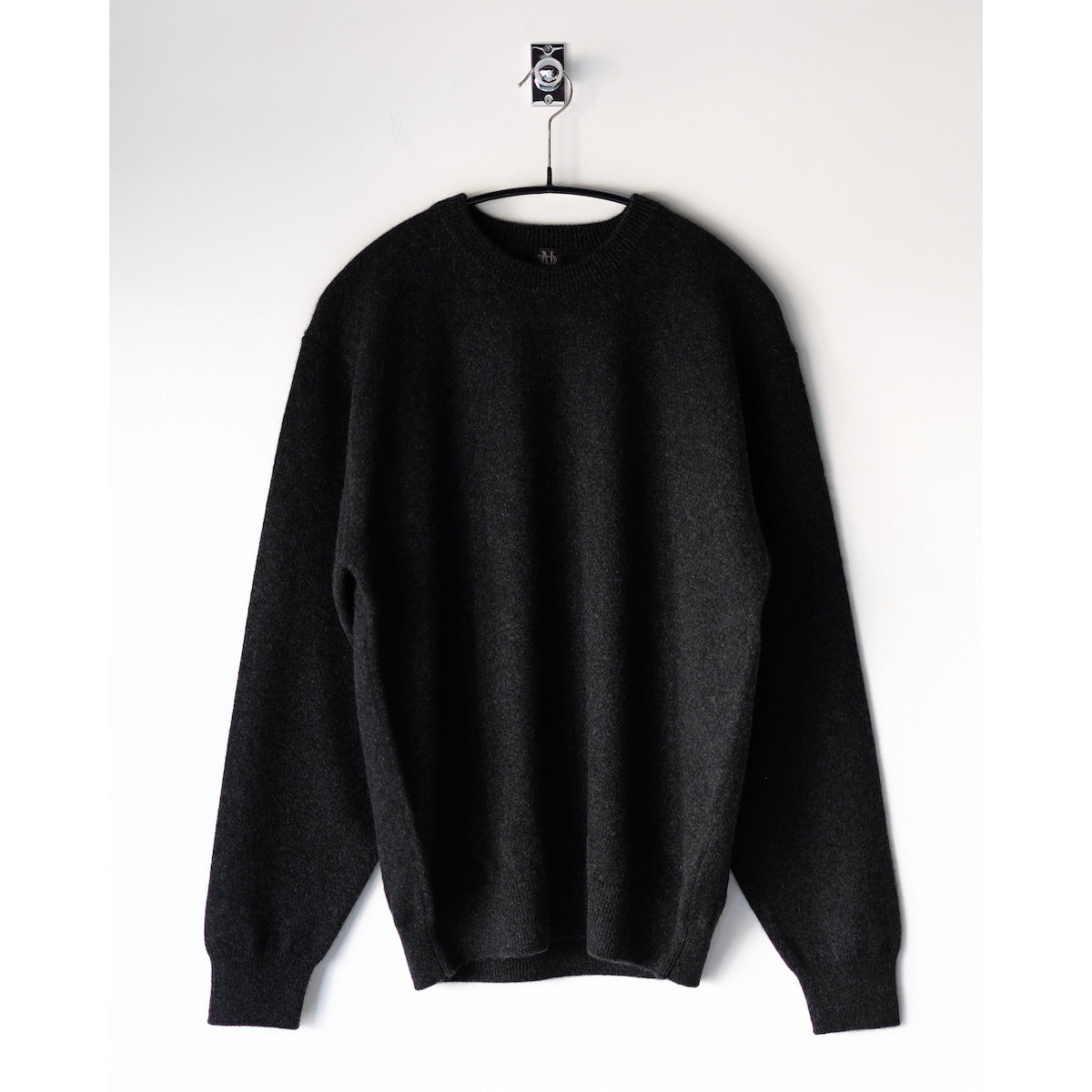 BATONER / Innocent Cashmere Crew Neck / MELANGE BLACK