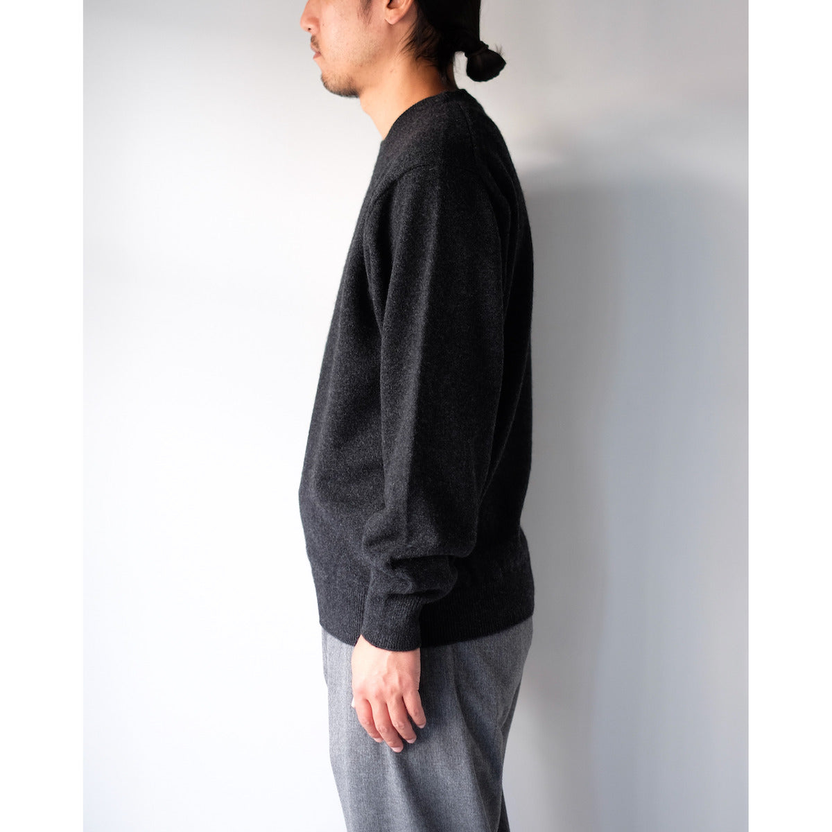BATONER / Innocent Cashmere Crew Neck / MELANGE BLACK