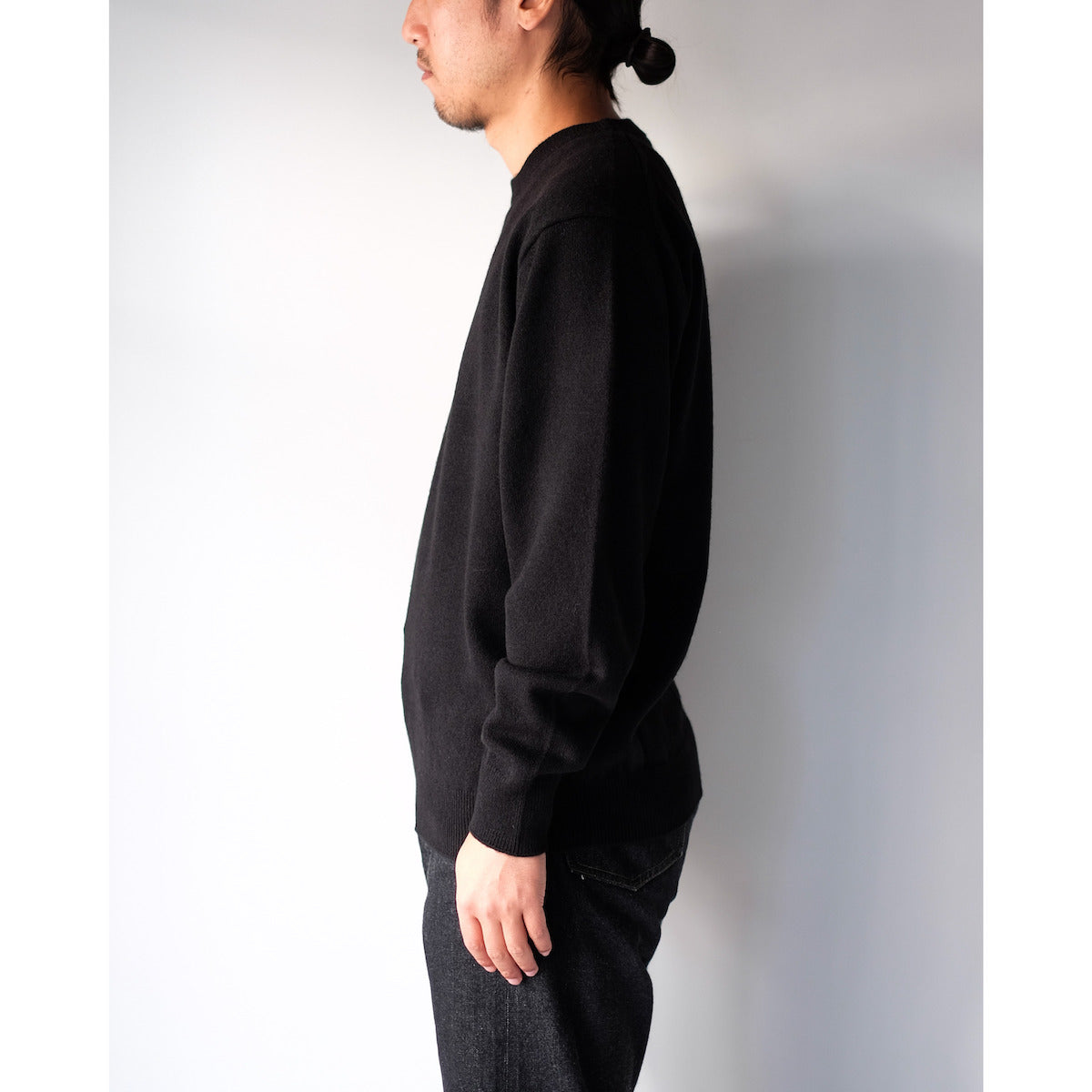 BATONER / Innocent Cashmere Crew Neck / SOLID BLACK