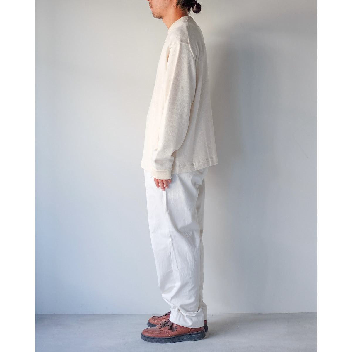 YAECA / Tuck Tapered Chino / WHITE