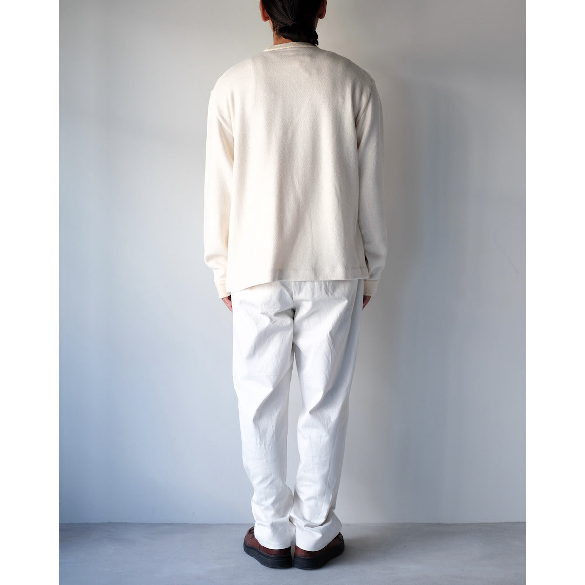 YAECA / Tuck Tapered Chino / WHITE