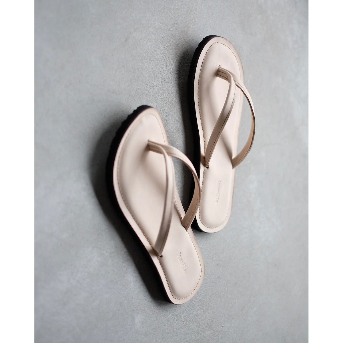 kamelia / Leather Beach Sandal / TAN