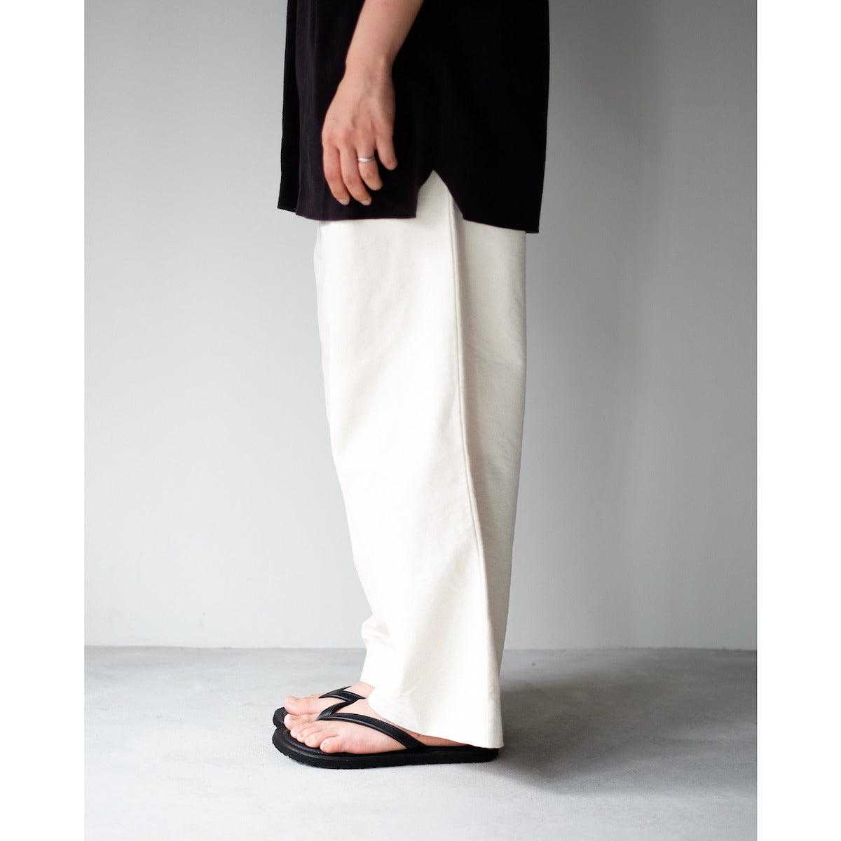 kamelia / Leather Beach Sandal / BLACK