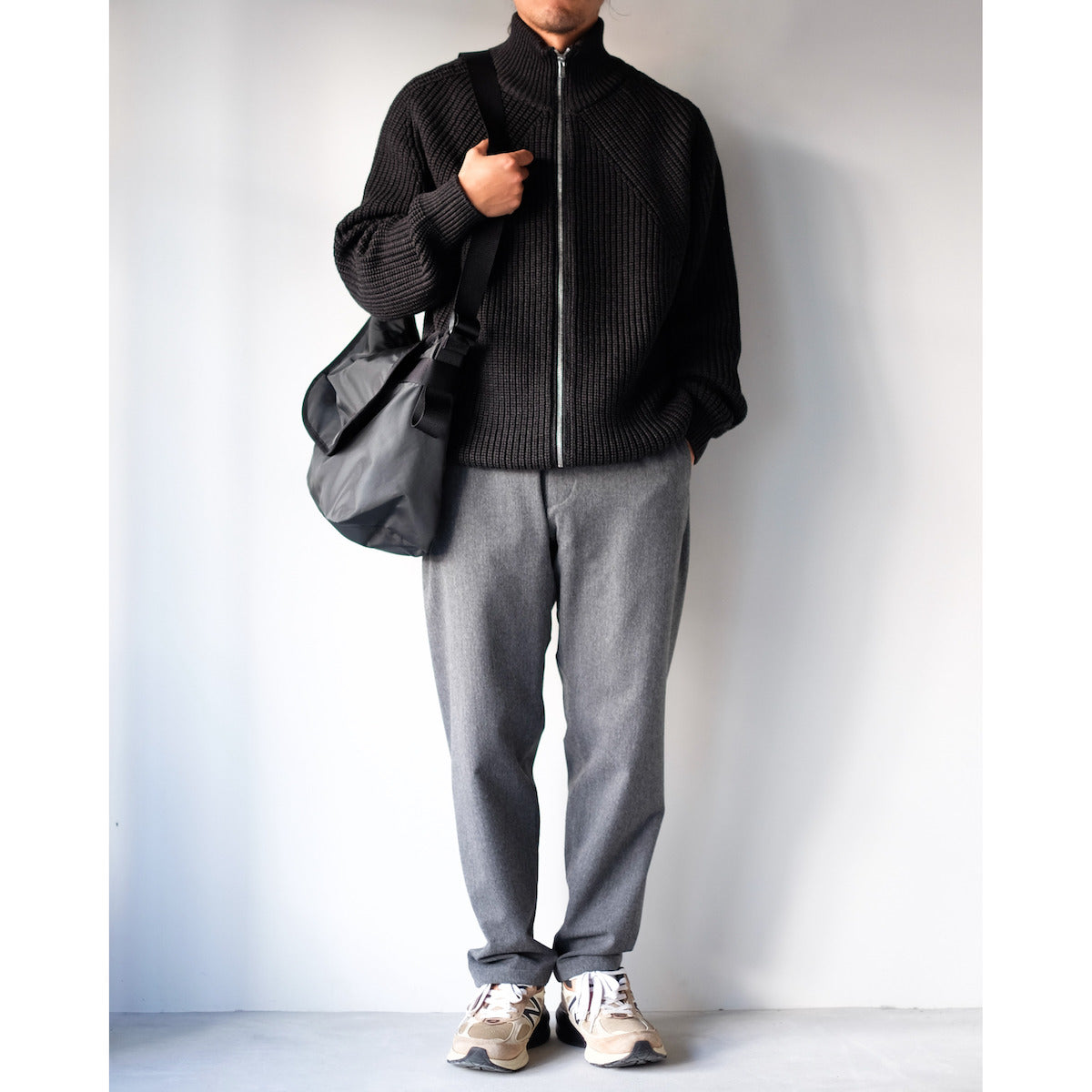 KaILI / Lazy Messenger Bag / CHARCOAL