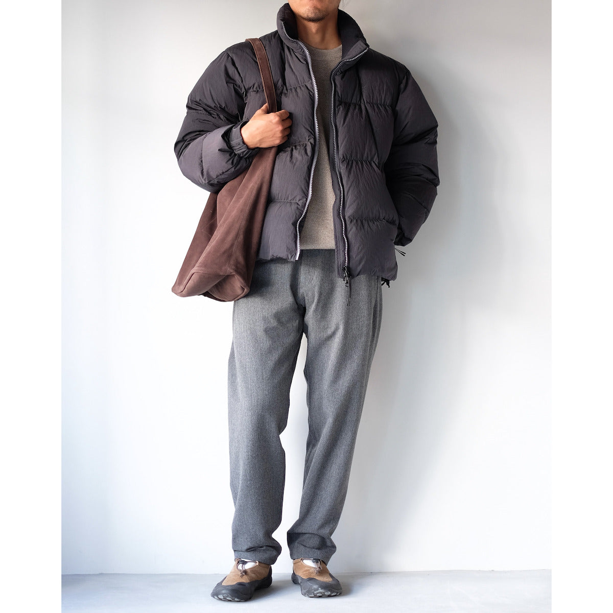 BATONER / Solid Wool Smooth Crew Neck / IVORY x BEIGE